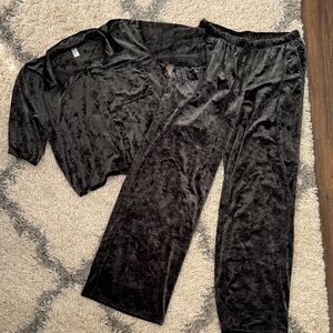 Stars Above Black Velvet Pajama Set Size Small